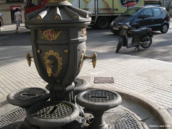 Public drinking fountain in Barcelona, Spain (Matthew Lasar, arstechnica.com)